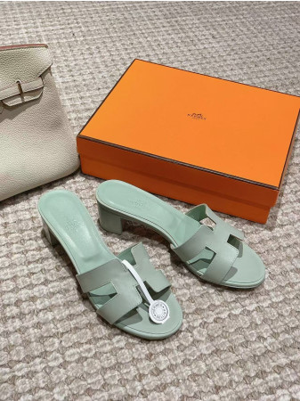 ua H**mes oasis sandal