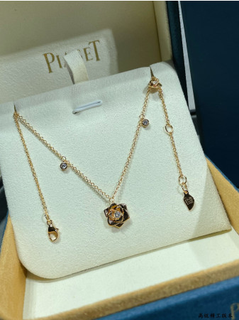 P1aget polished gold flower necklace