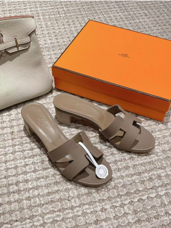ua H**mes oasis sandal
