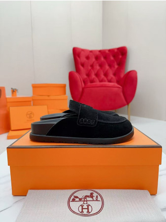 ua H**mes slippers