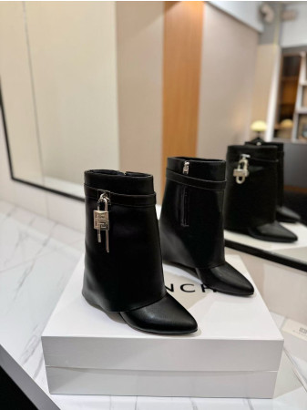 ua G1uenchy boots