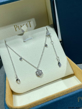 P1aget fully di*m*nd-encrusted flower necklace