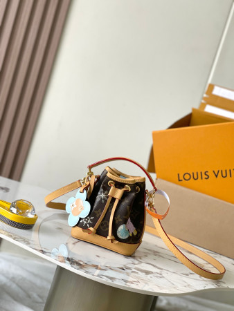 LV Nano Noé M12221 13x16x10cm