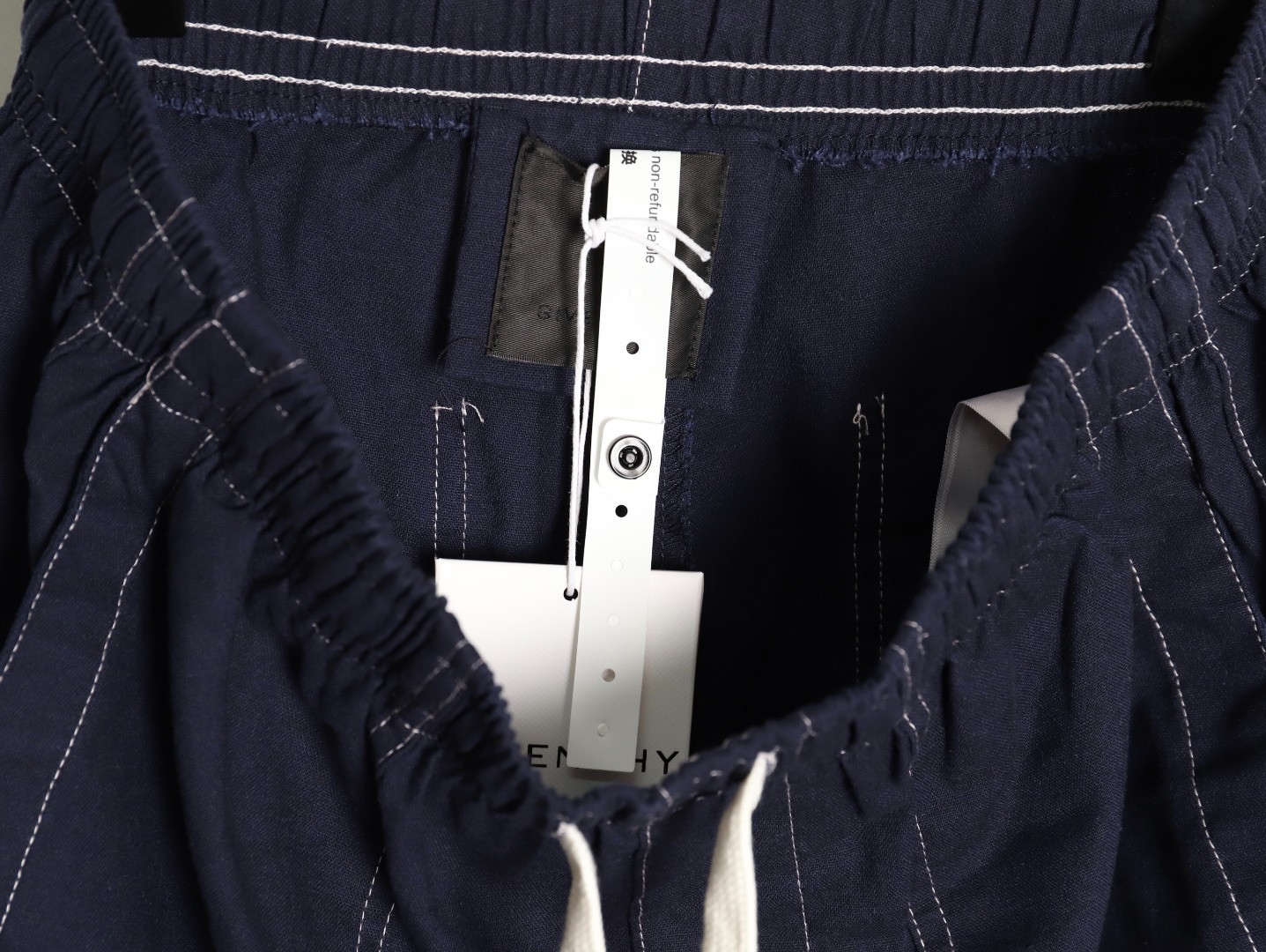 G1uenchy shorts
