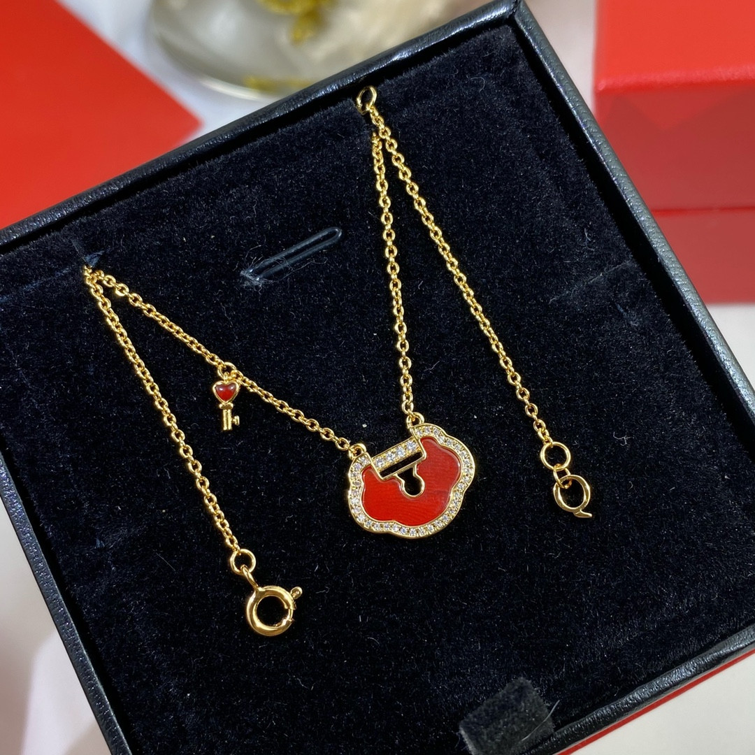 Qee1in large ruyi lock necklace