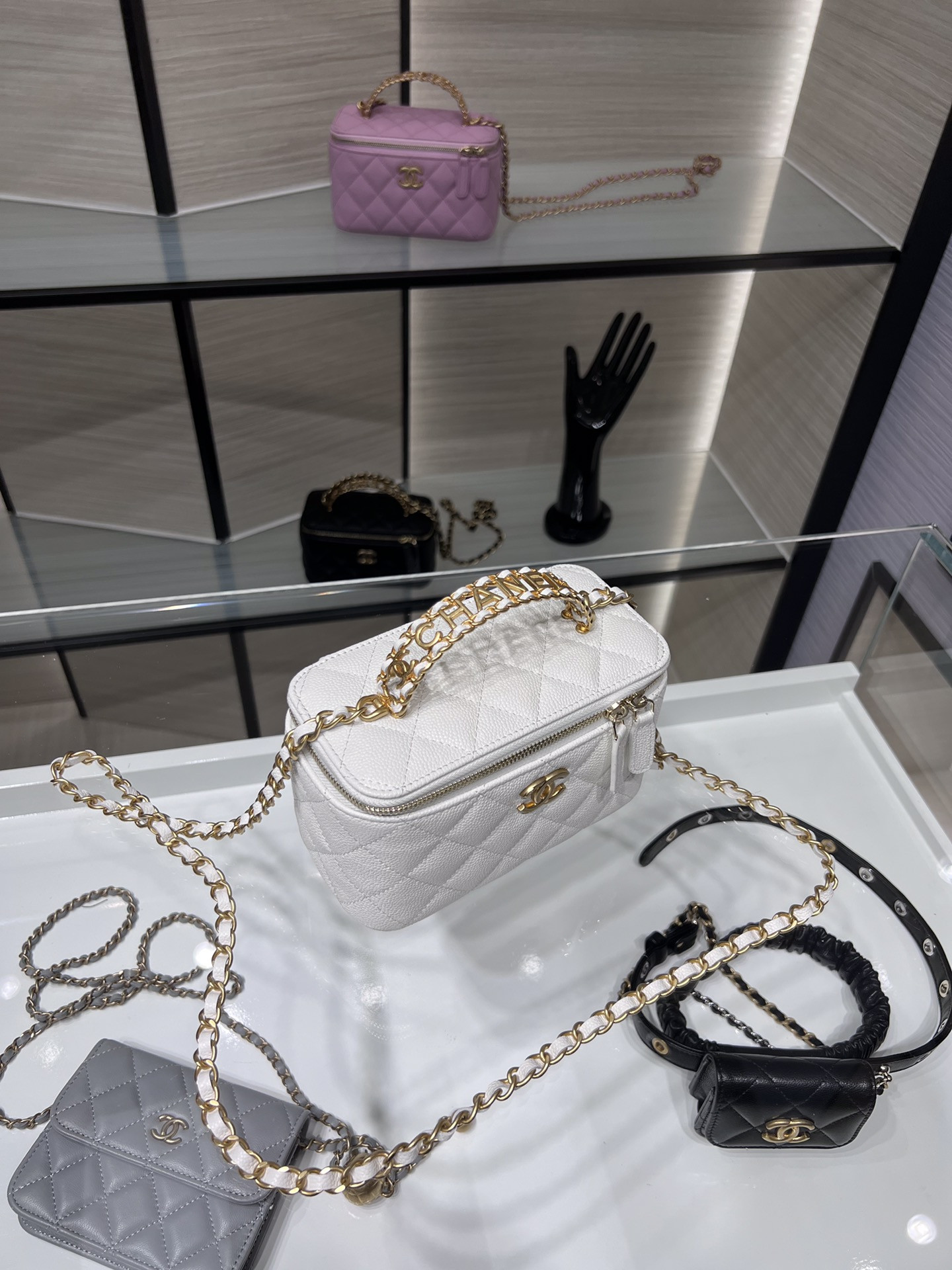 Ch*el vanity with chain 9.5x17x8cm