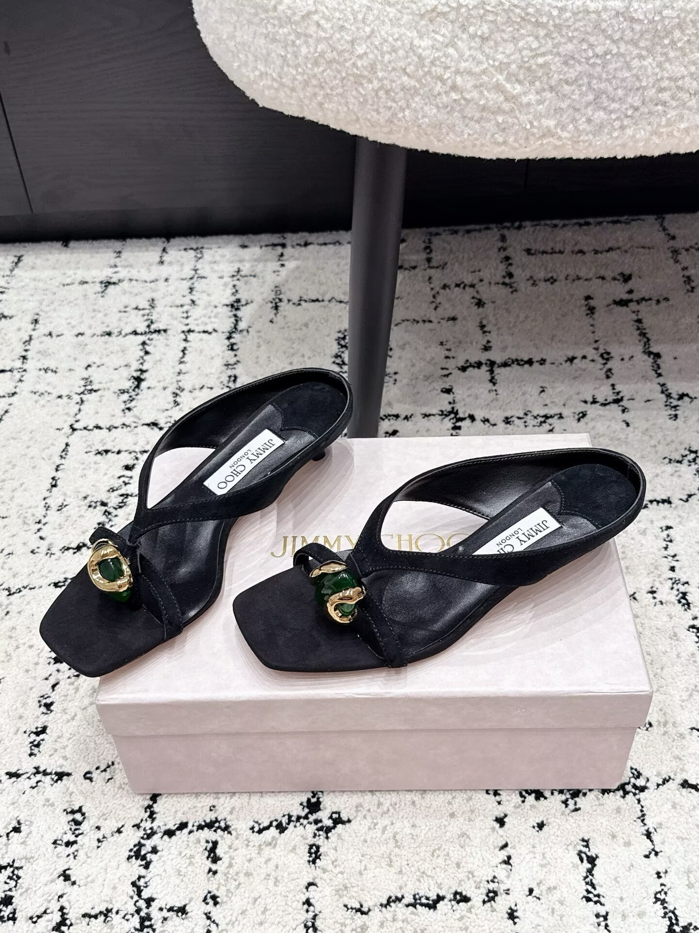 ua Ji*y Ch* emeri sandals