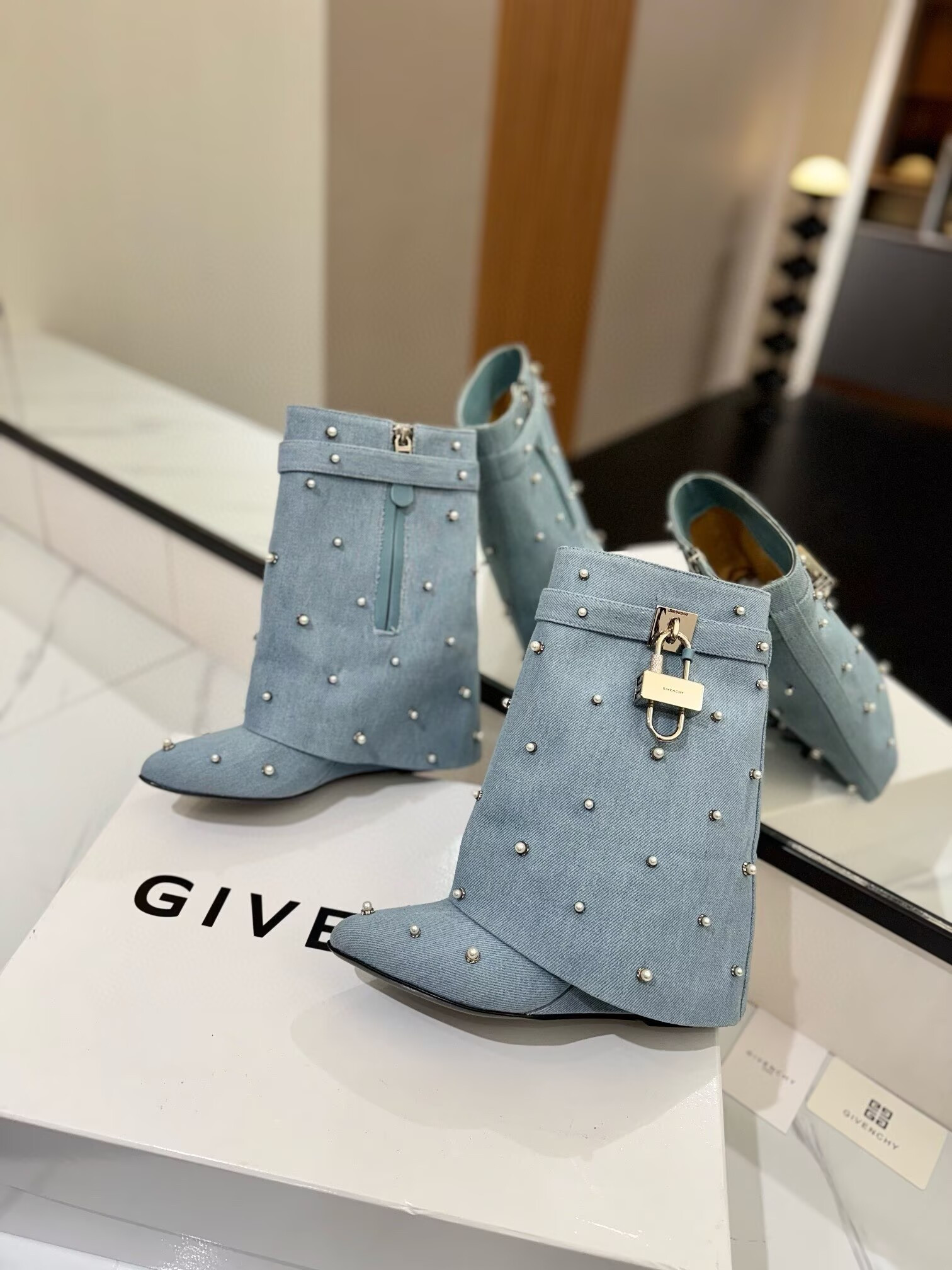 ua G1uenchy boots