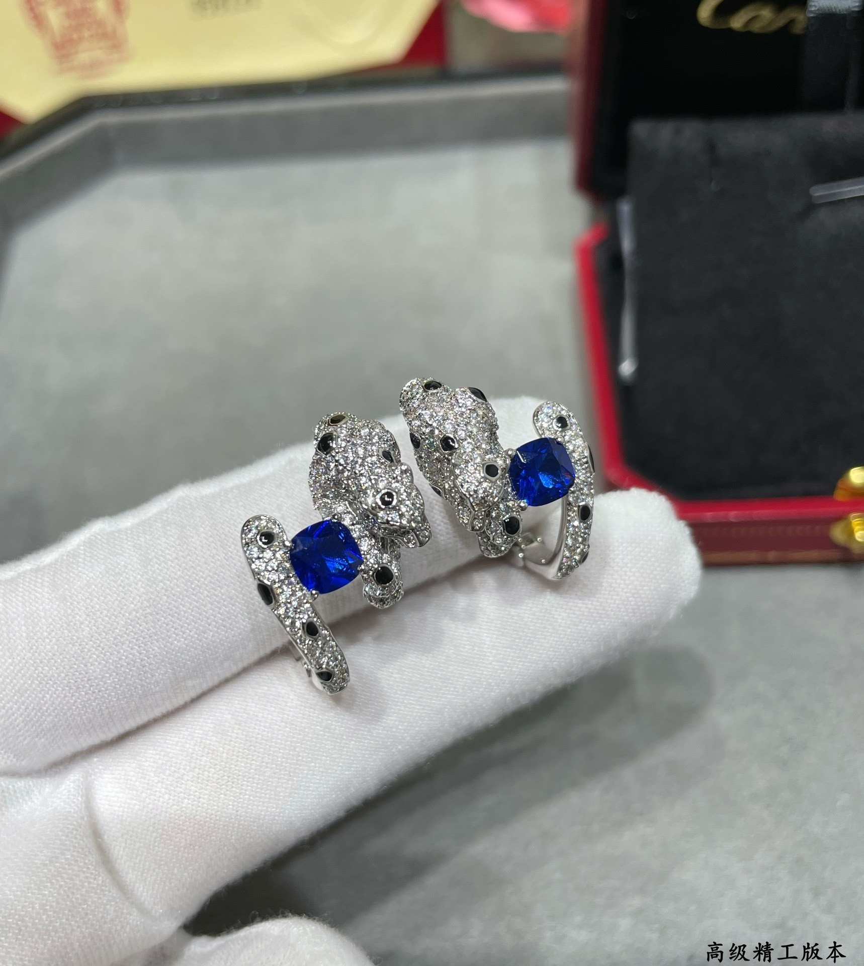 ca*t*er blue Di*m*nd panther earrings