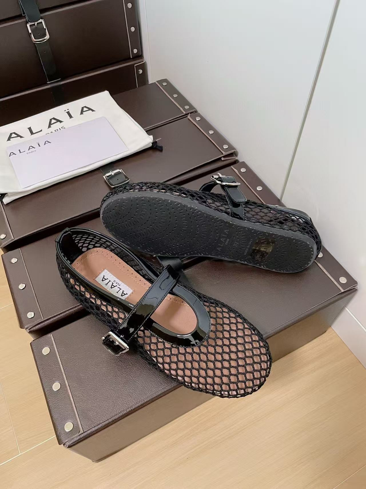 UA A1a1a BALLET FLATS IN FISHNET