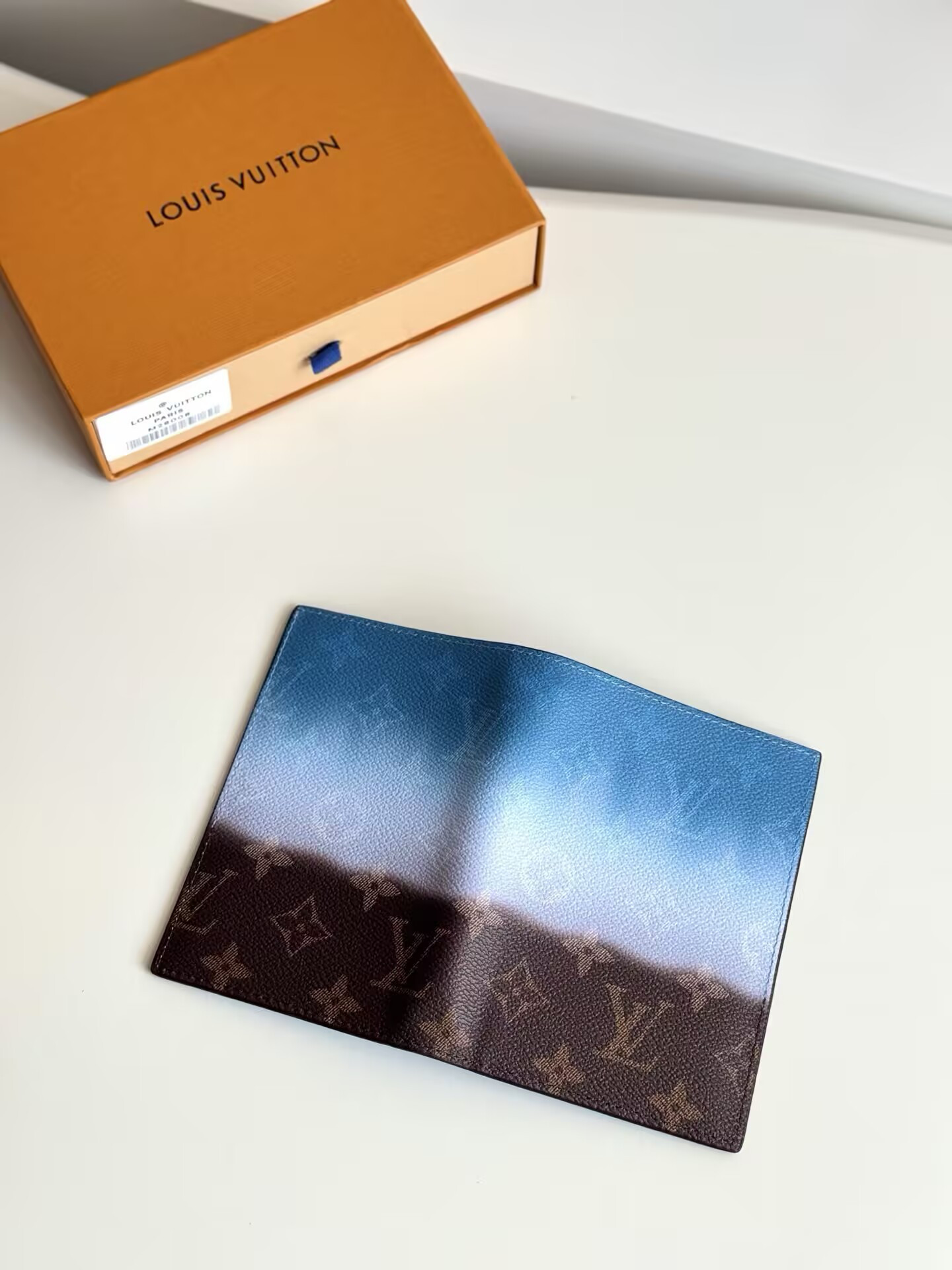 LV Passport Cover M28008 10x14x2.5cm