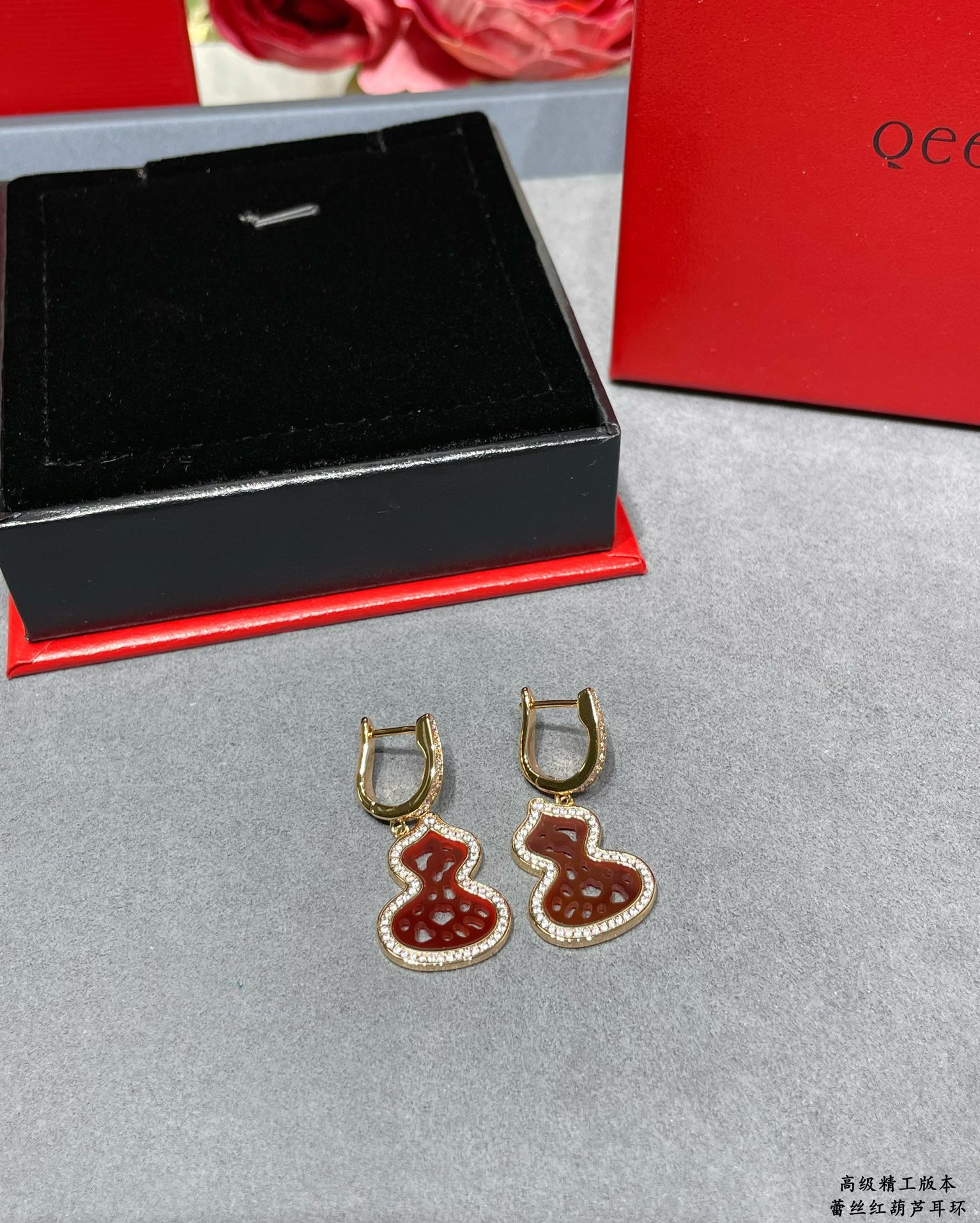 Qee1in lace gourd earrings