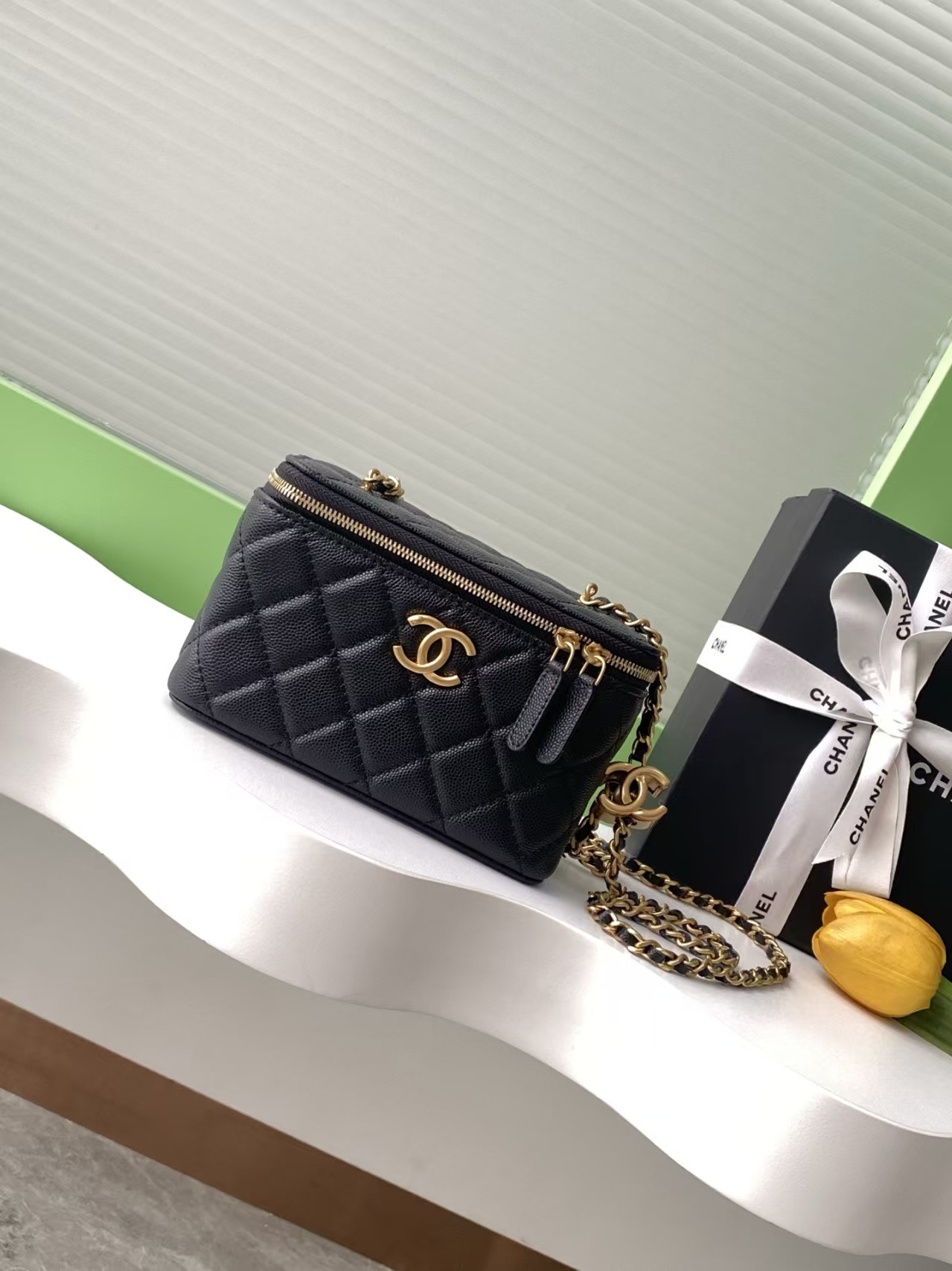 Ch*el vanity with chain 9.5x17x8cm