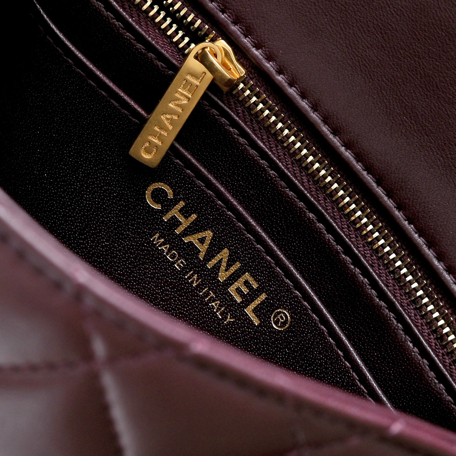 Ch*el mini flap bag burgundy as1786 13.5x17x8cm