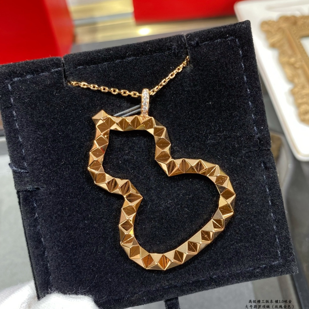 Qee1in large gourd necklace