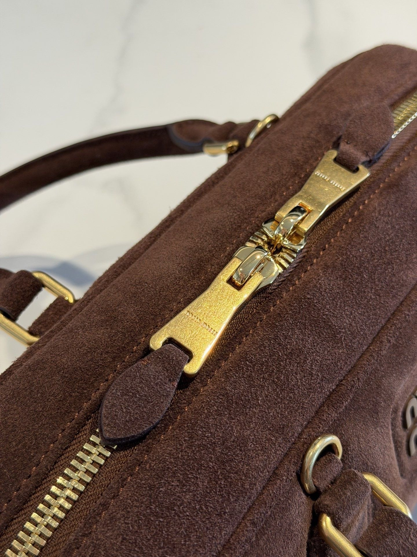 M1v M1v arcadie padded suede top-handle bag 27x12x9cm
