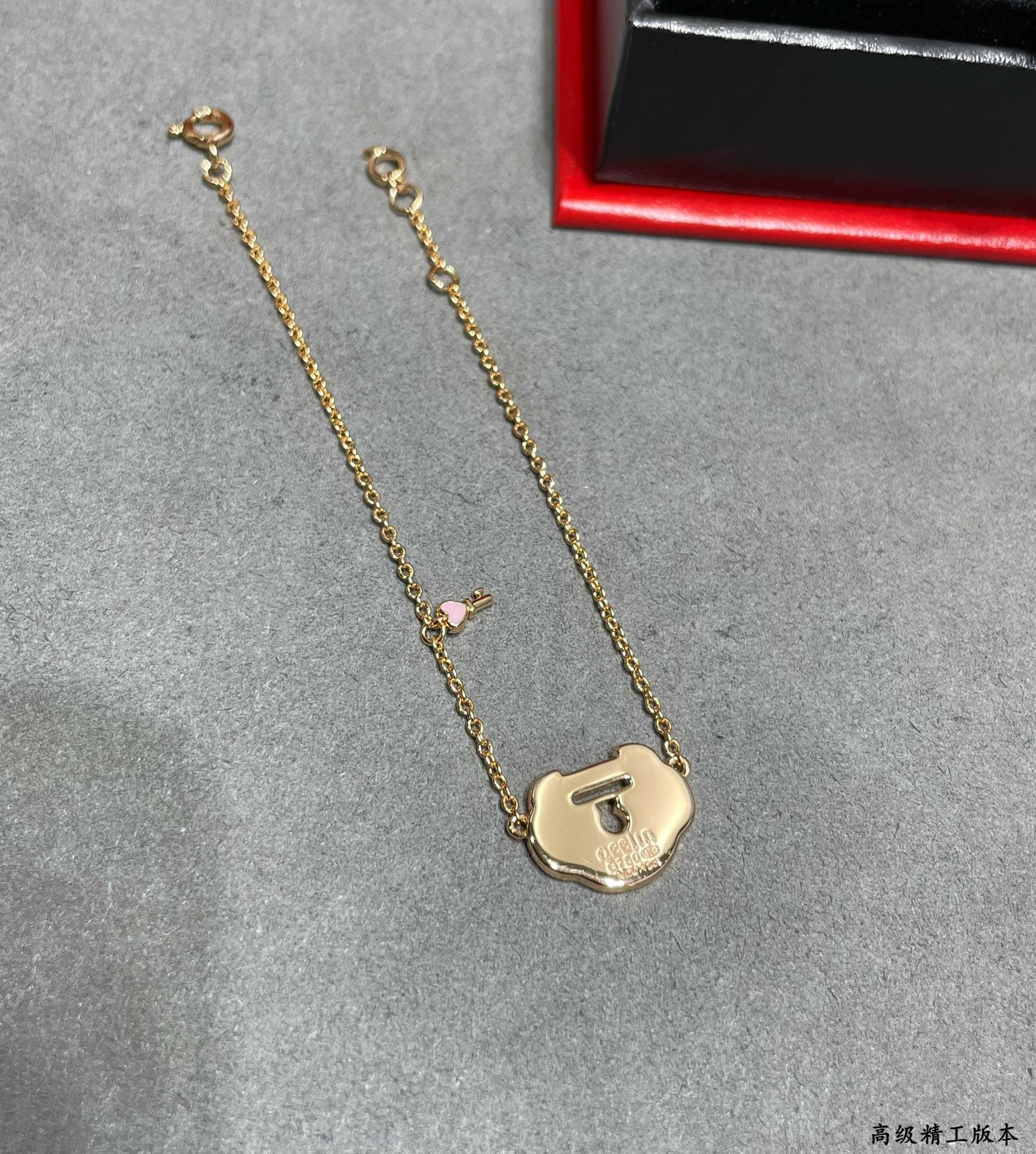 Qee1in large ruyi lock bracelet