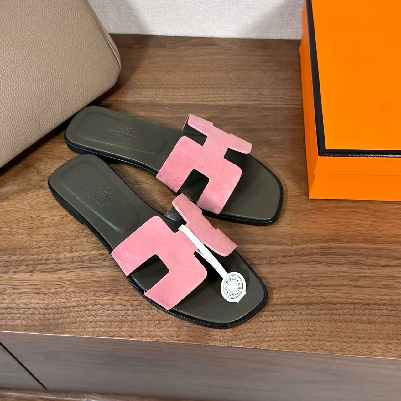 ua H**mes oran sandal