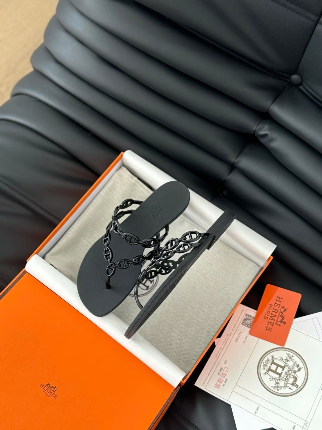 ua H**mes island sandal