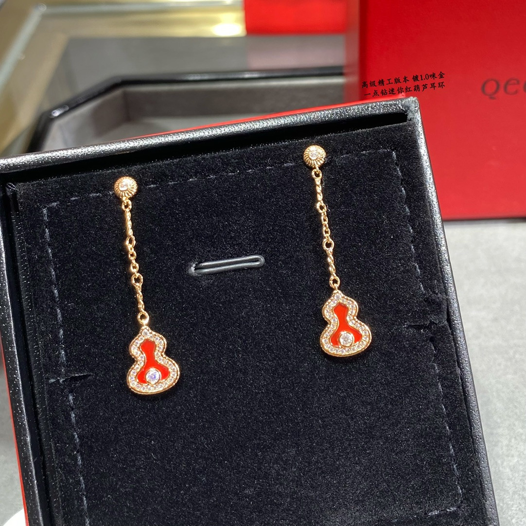 Qee1in mini di*m*nd red gourd earrings