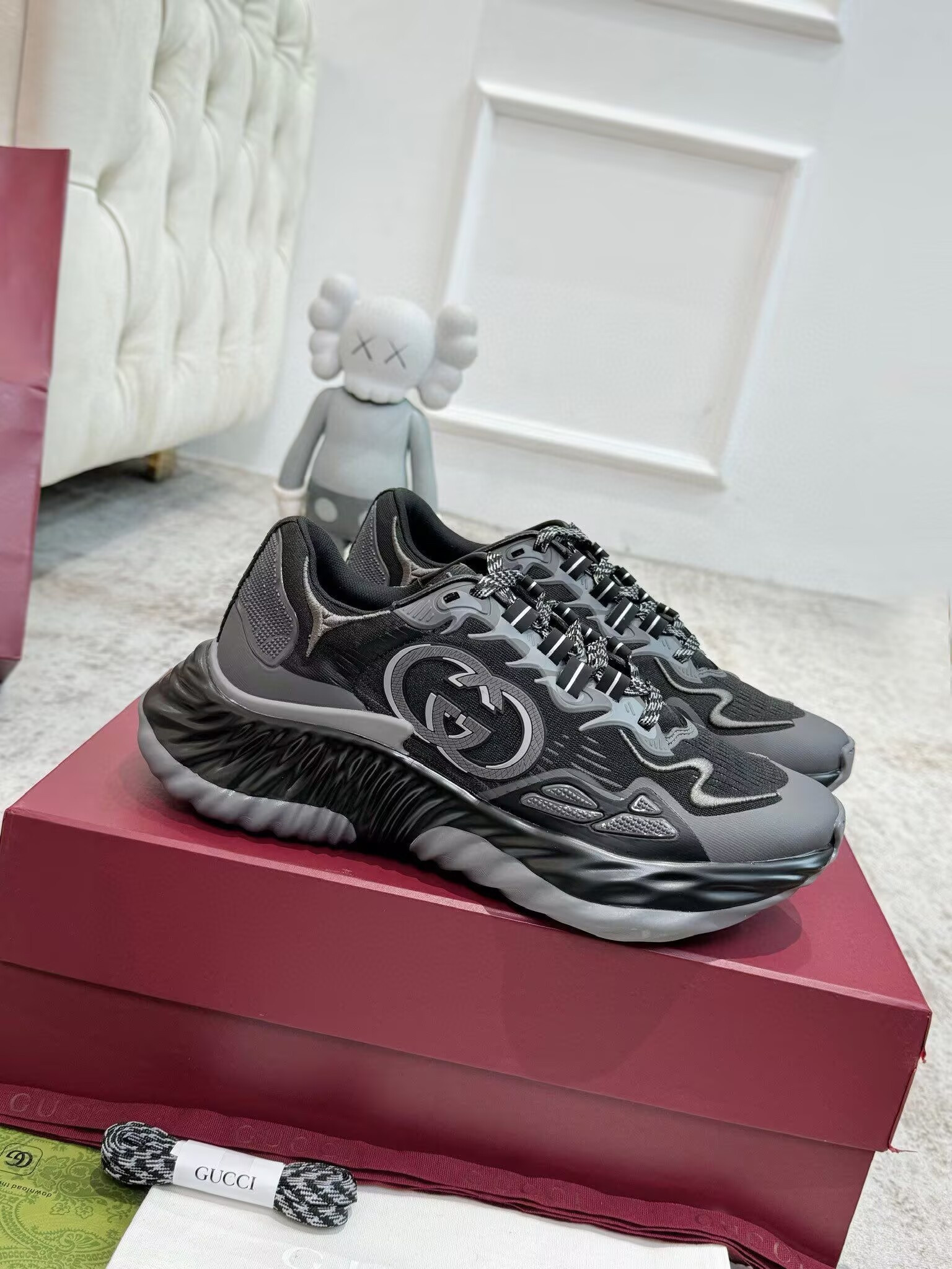 ua G*u*i ripple sneaker