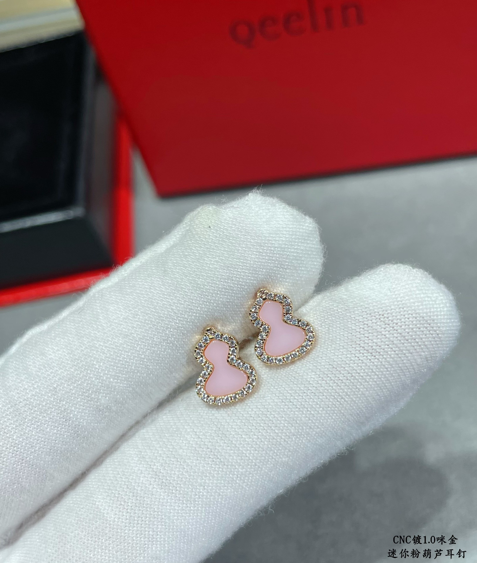 Qee1in mini gourd earrings
