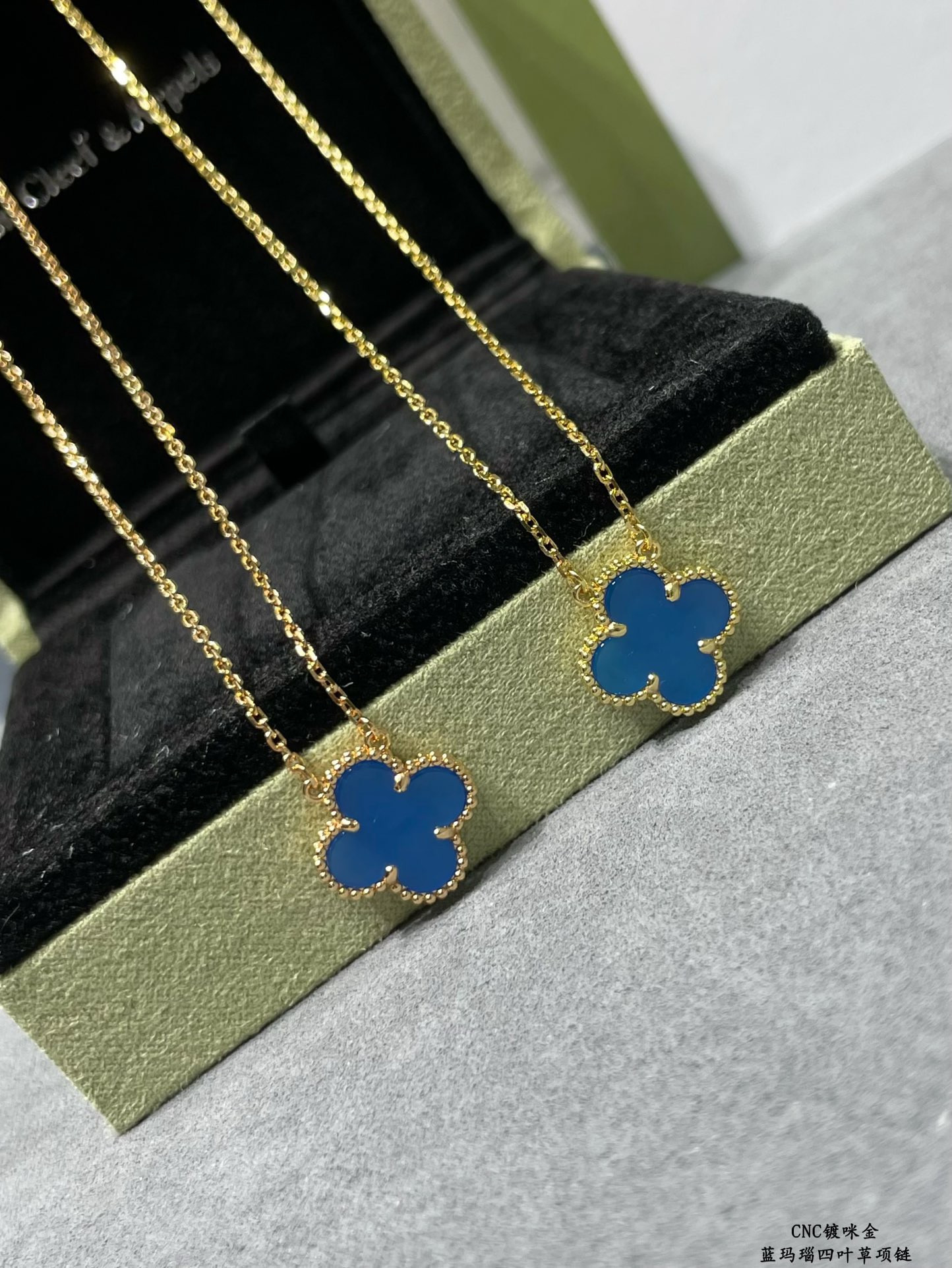 V*N CL*F & arpels medium four-leaf clover necklace diameter approx 1.5cm,chain length approx 40+5cm