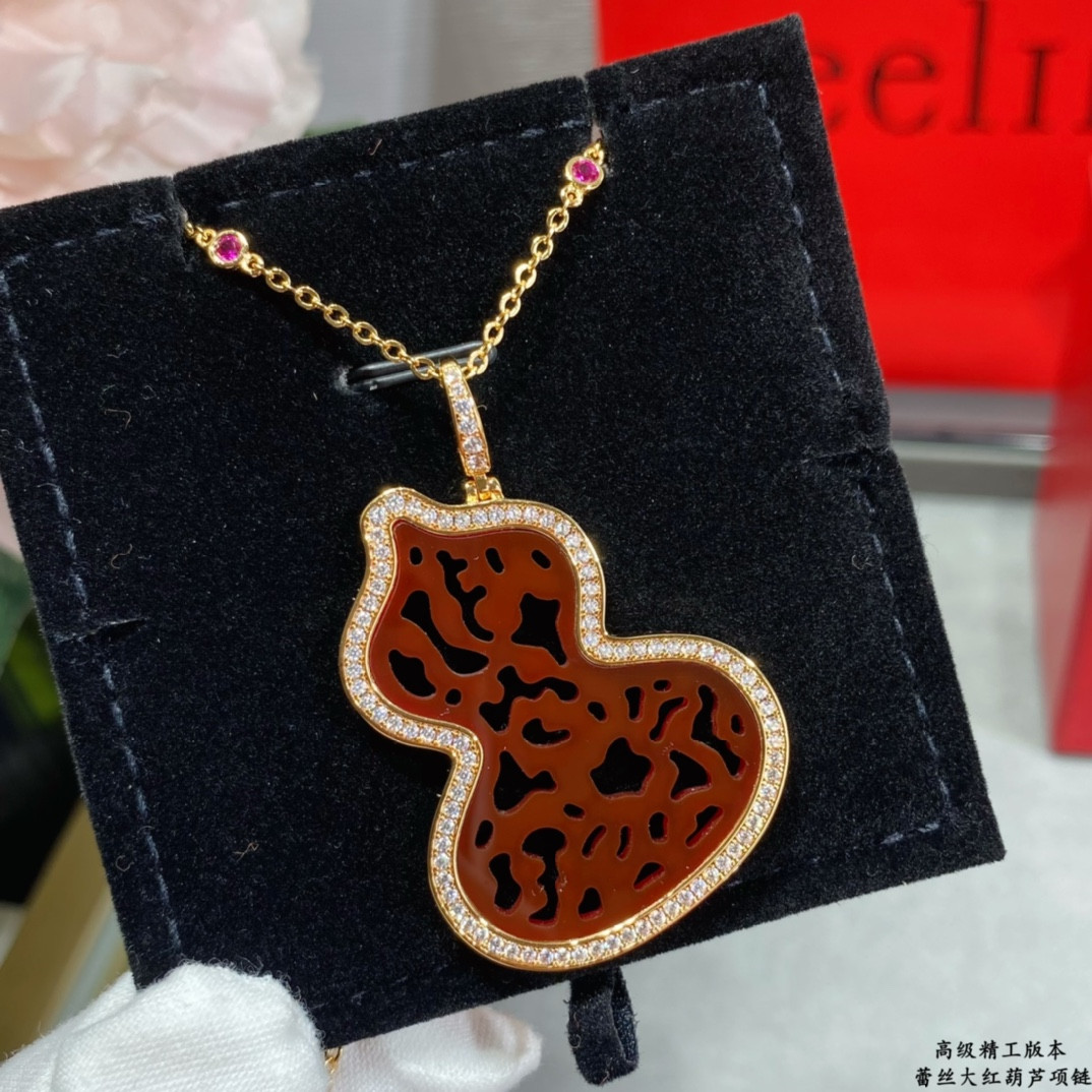 Qee1in large hollow gourd necklace