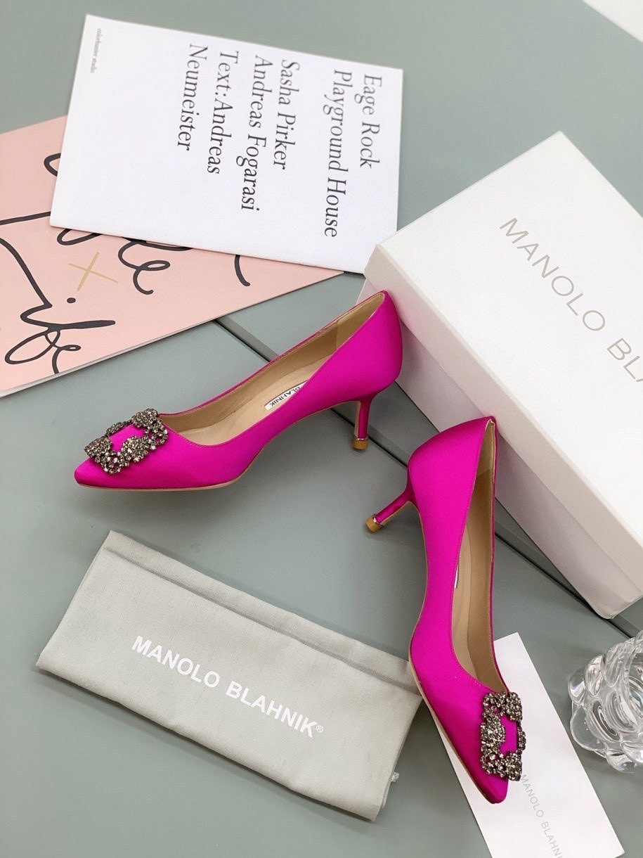 ua ma*n010 B1ah*ik hangisi pumps