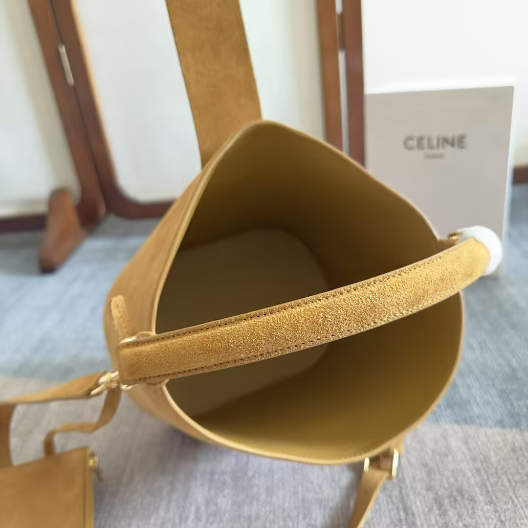 Ce**e medium bucket l0*ise in nubuck calfskin 23.5x24x16cm