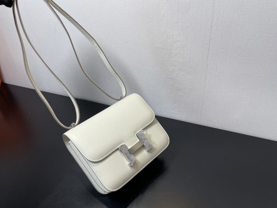 H**mes constance 19 epsom silver hardware 7.25" x 6.25" x 2.25"