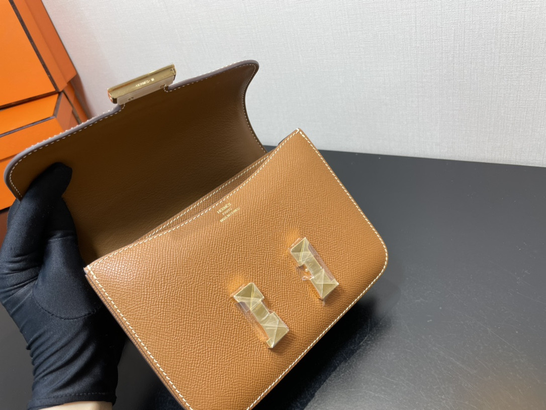 H**mes constance 19 epsom gold hardware 7.25" x 6.25" x 2.25"