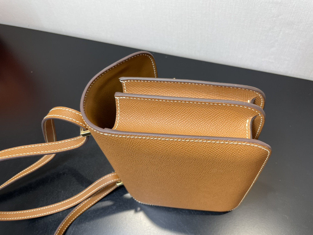 H**mes constance 19 epsom gold hardware 7.25" x 6.25" x 2.25"