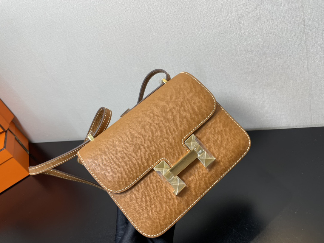 H**mes constance 19 epsom gold hardware 7.25" x 6.25" x 2.25"