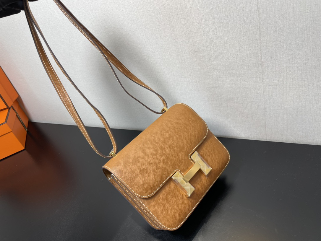 H**mes constance 19 epsom gold hardware 7.25" x 6.25" x 2.25"