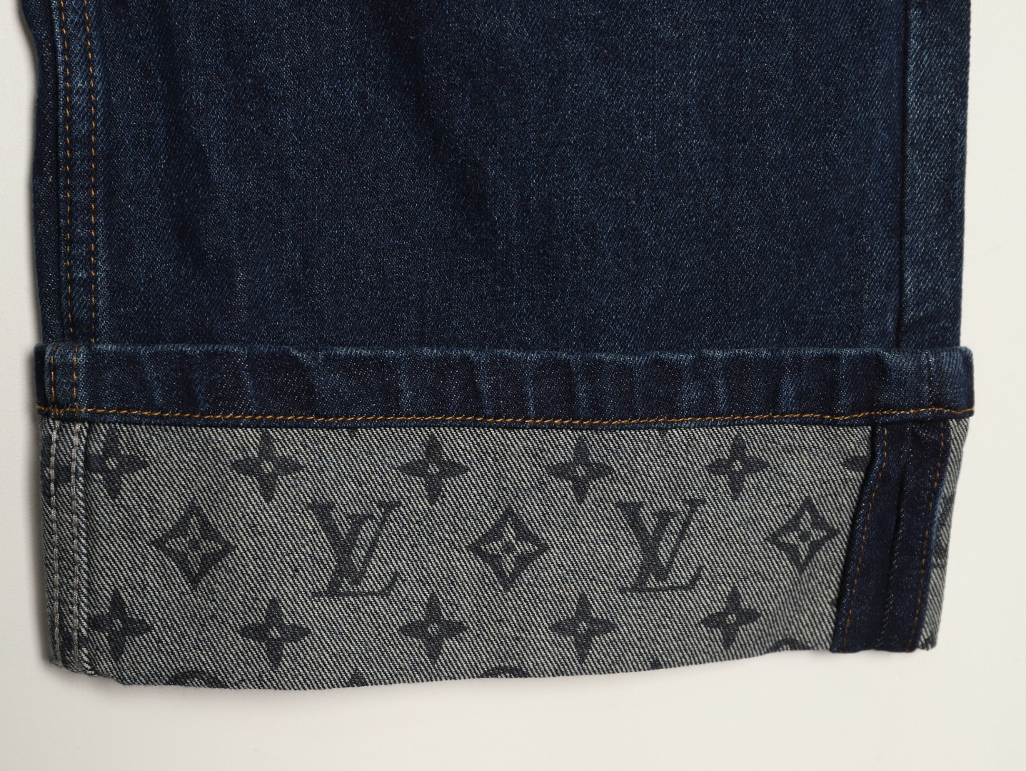 l0*is V*t0n jeans