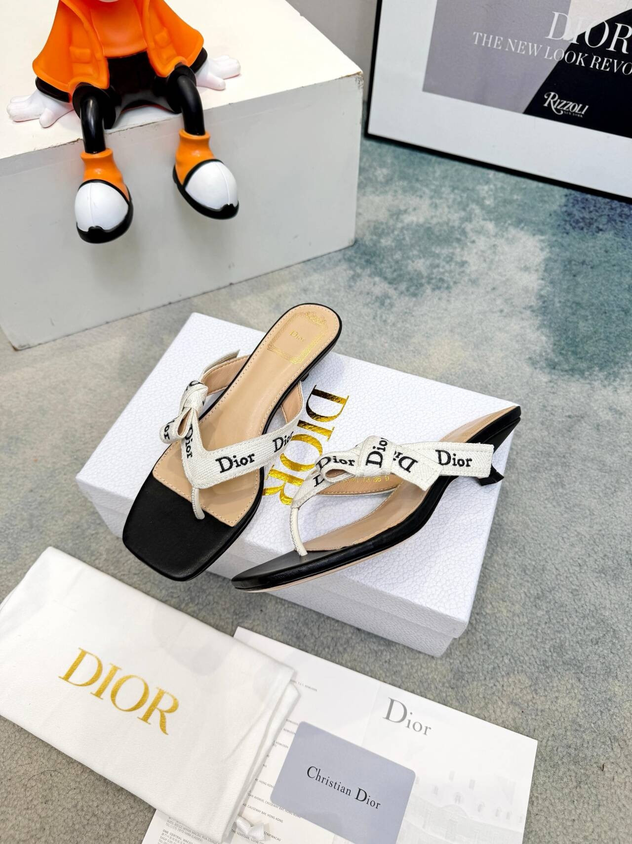 ua D*or j'aD*or heeled thong sandal
