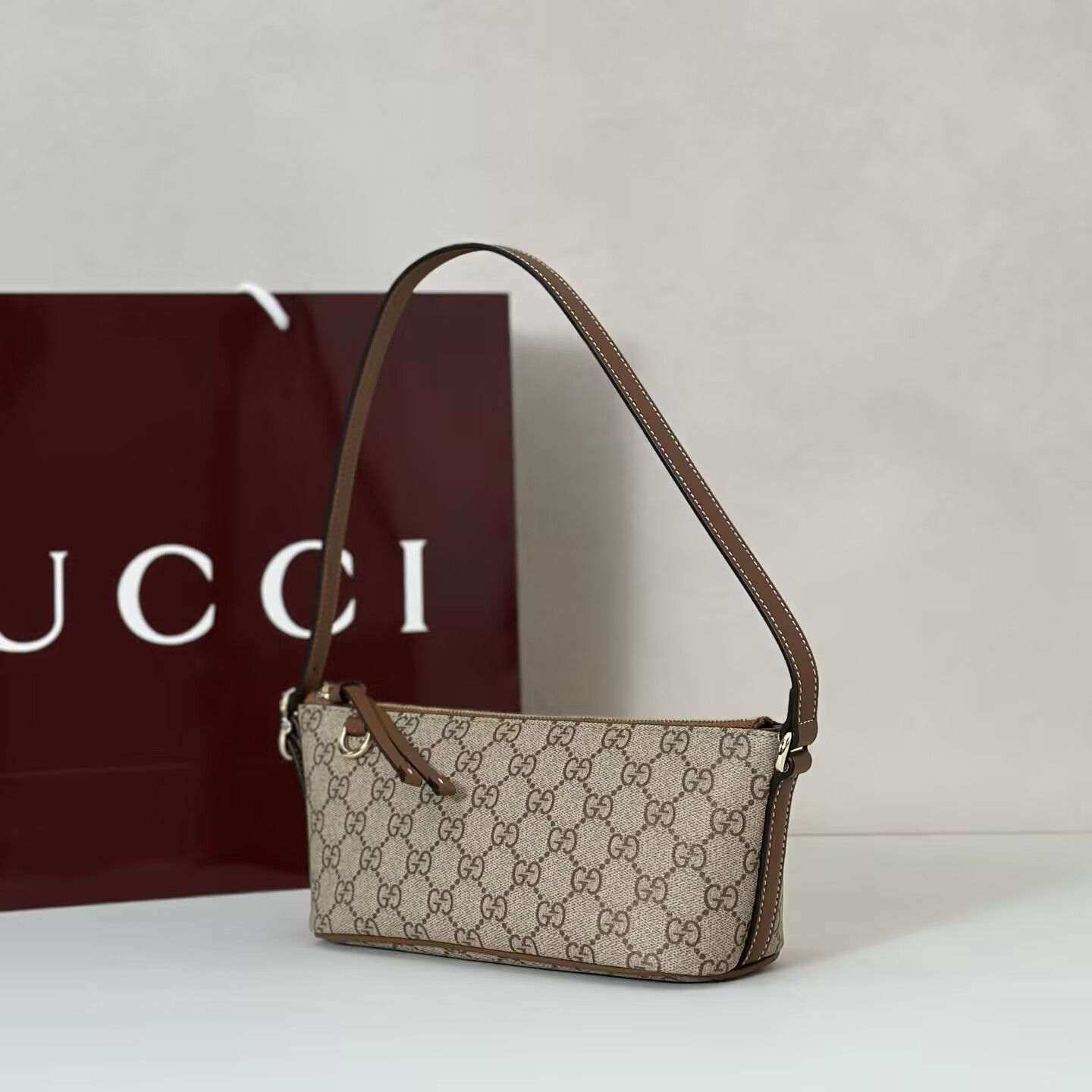 G*u*i gg emblem small shoulder bag 27x10.5x9cm