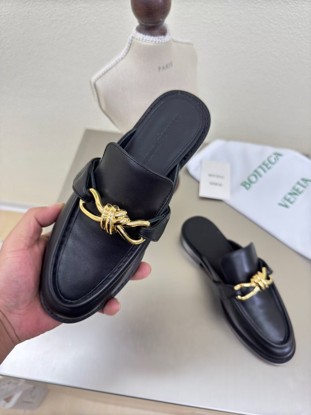ua bo*te*ga Ve*ne*ta astaire mules