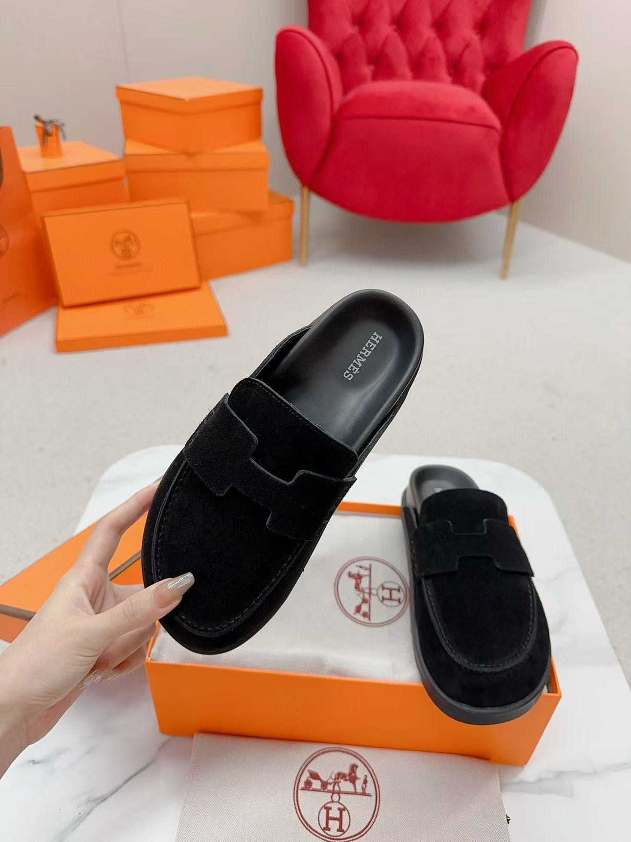 ua H**mes slippers