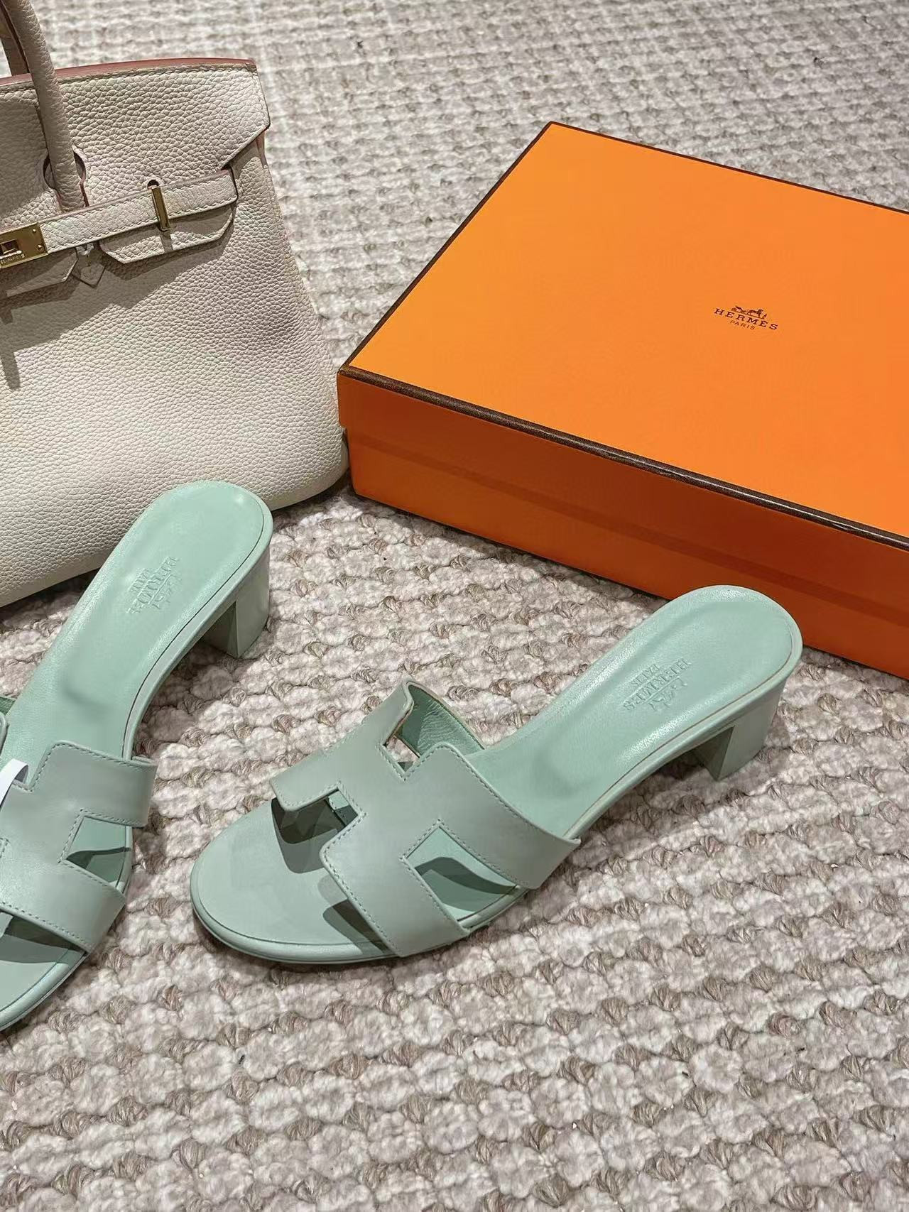 ua H**mes oasis sandal