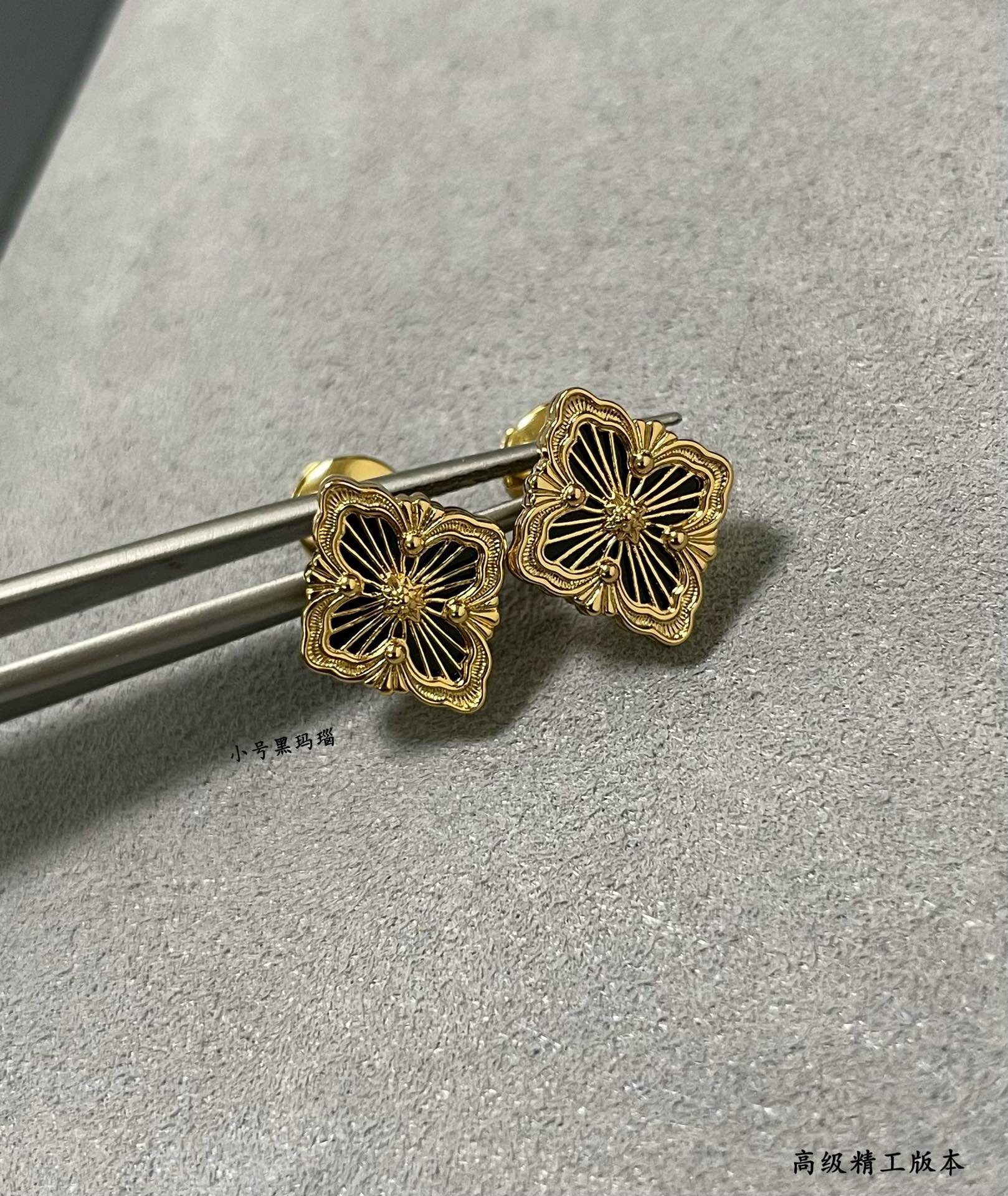 Bvcce11ati small black onyx opéra series stud earrings