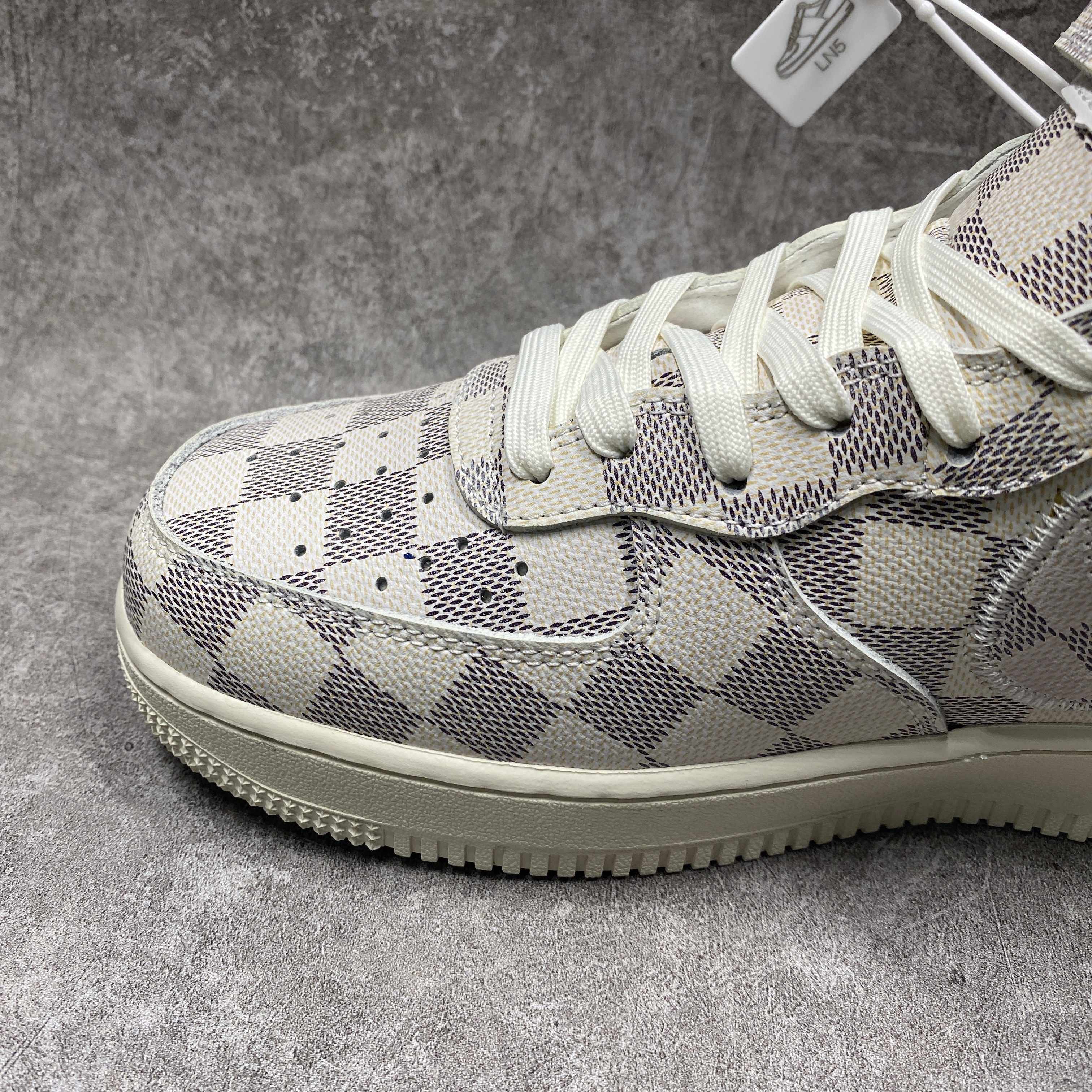 1v x nike air force 1 mid by virgil abloh Gr*ffiti