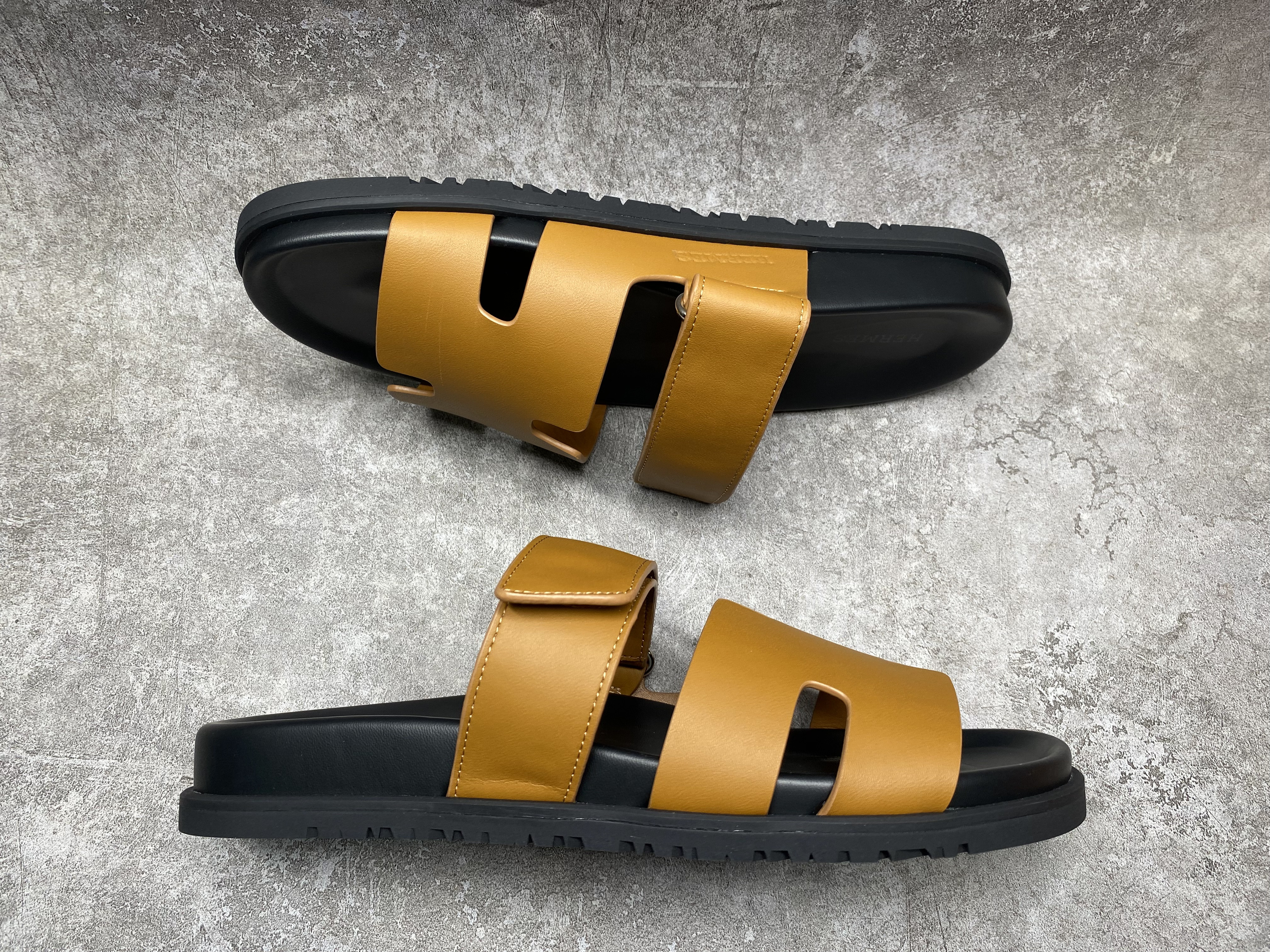 ua H**mes chypre sandal