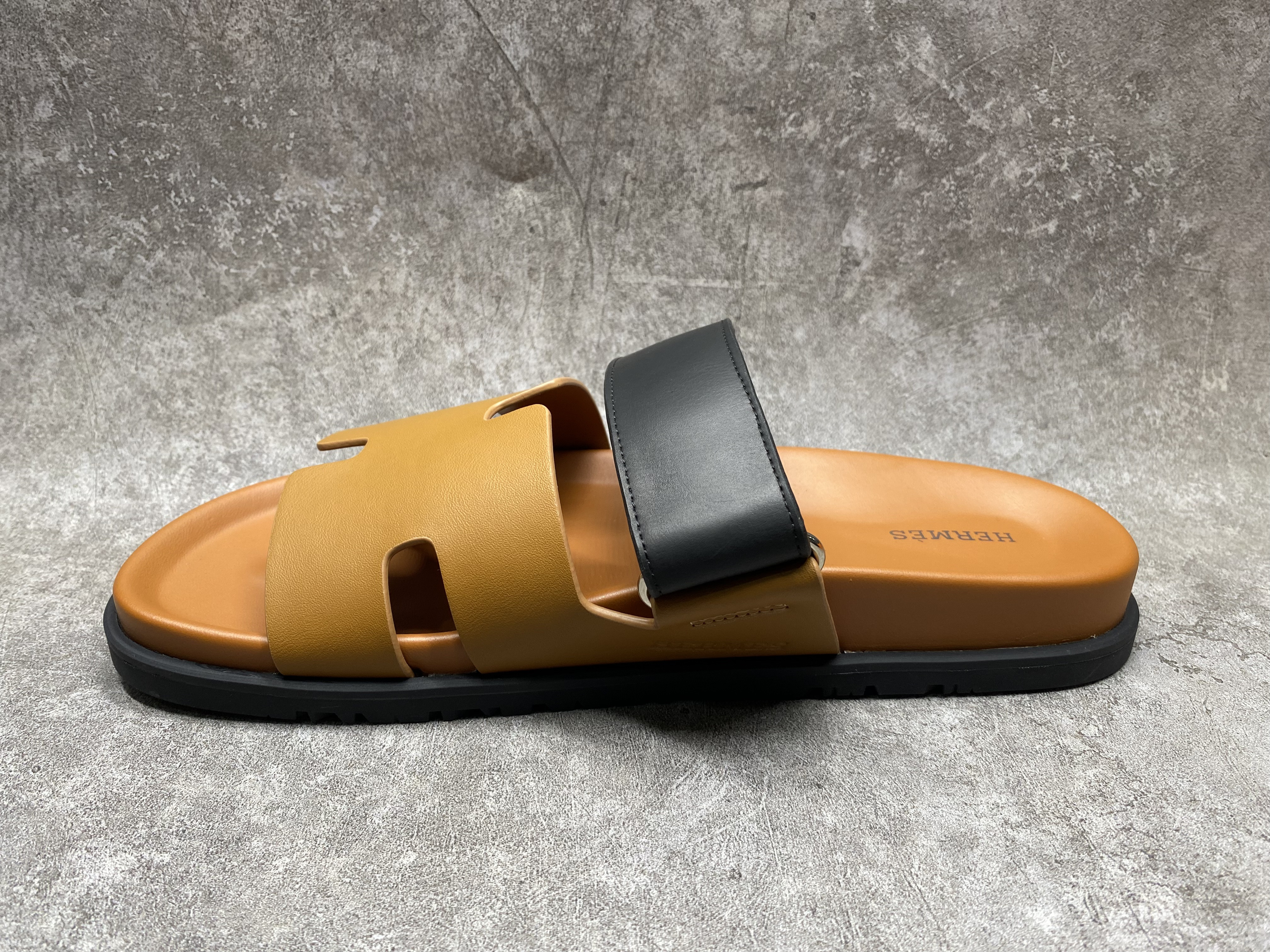 ua H**mes chypre sandal