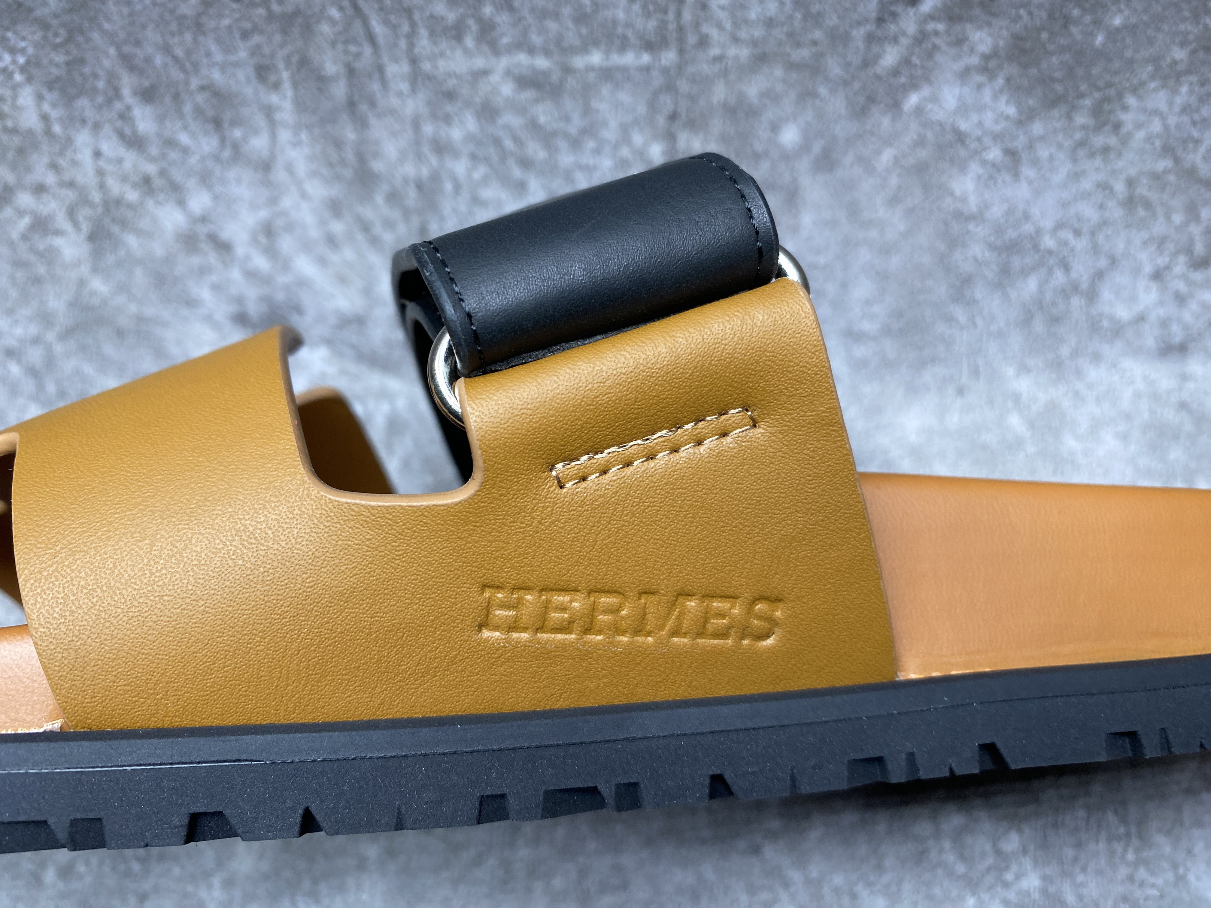ua H**mes chypre sandal