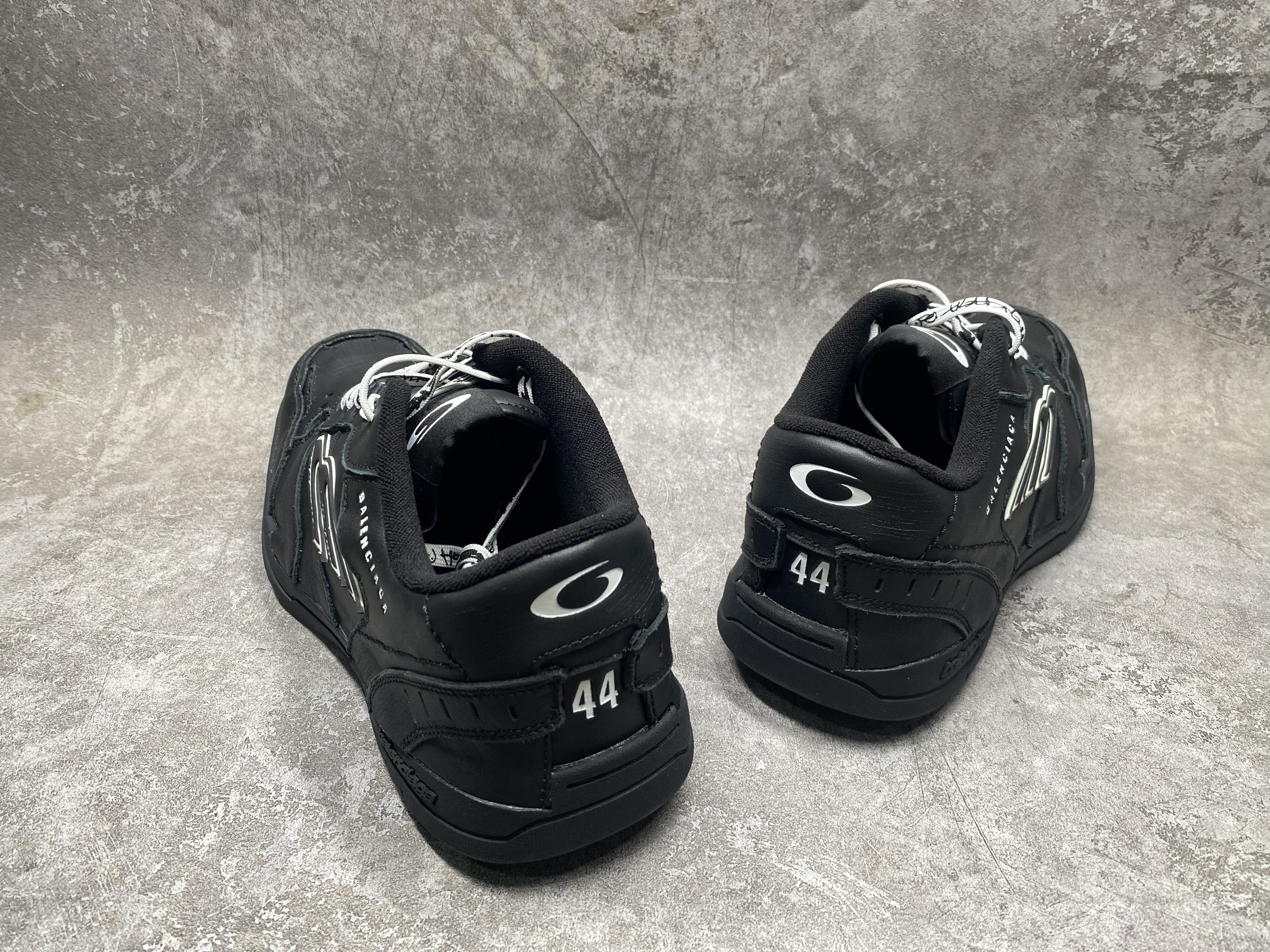 ua Ba*len*cia*ga hamptons worn-out sneaker in black(run one size large)