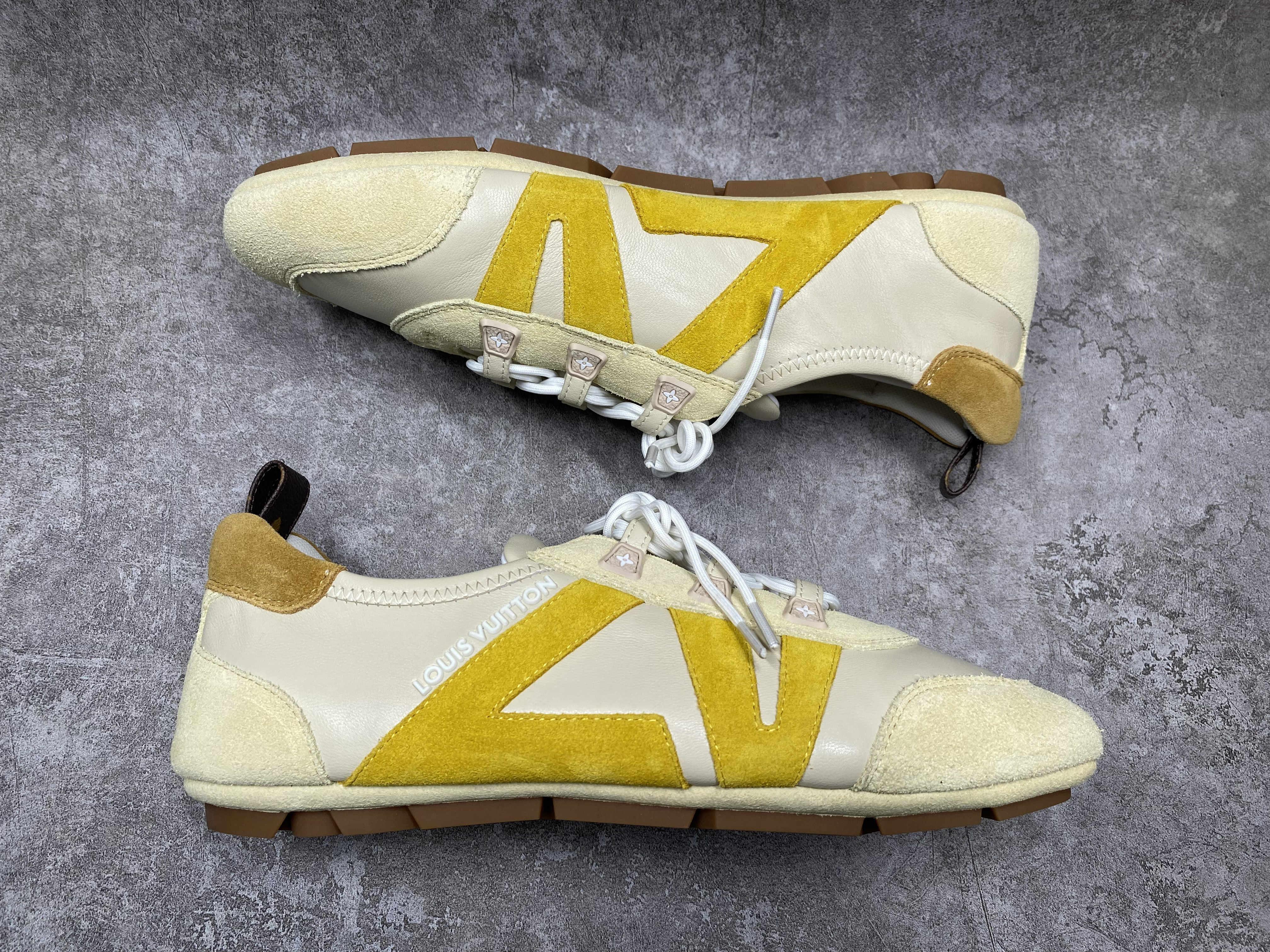 UA LV Sneaker