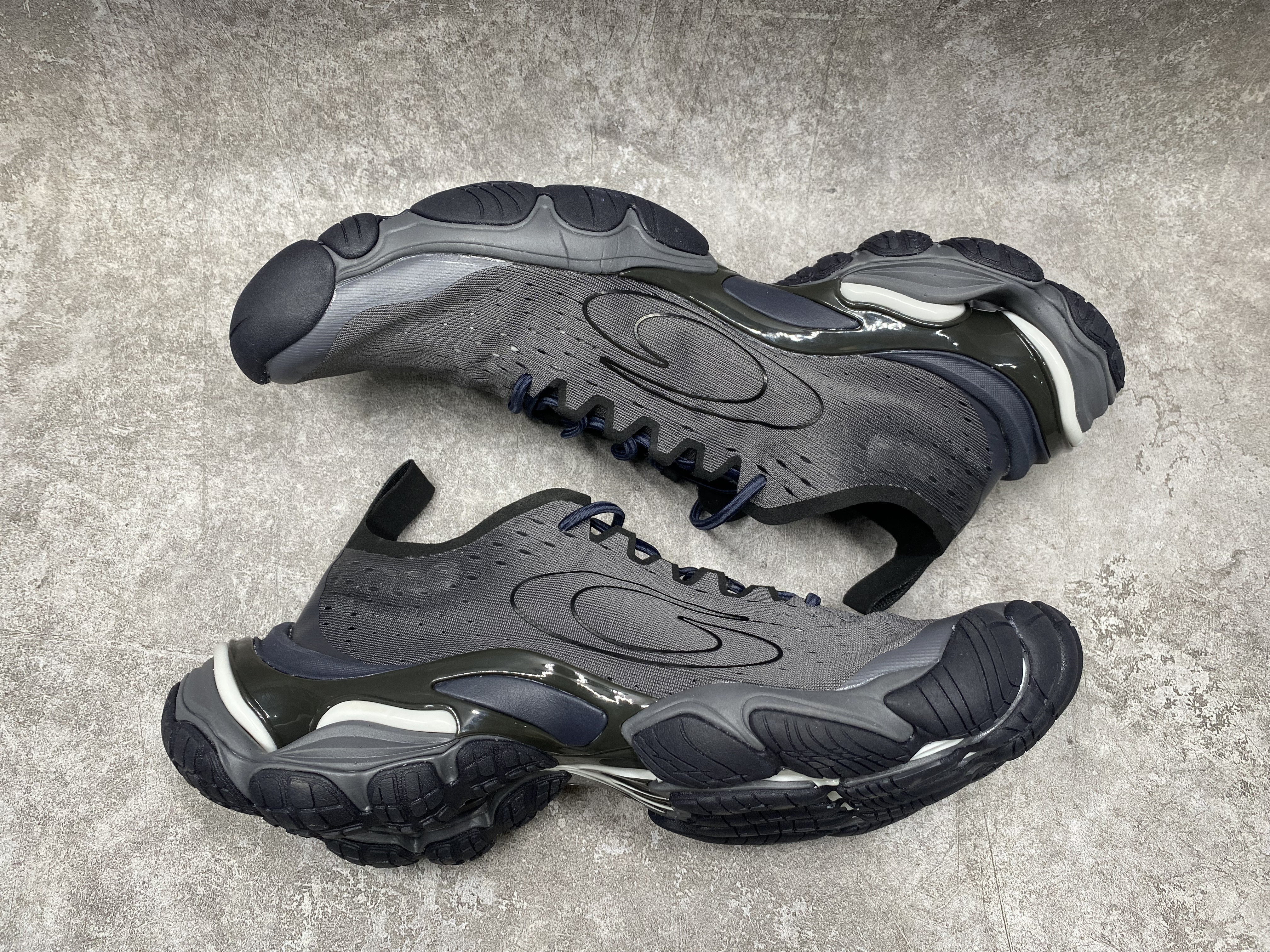 ua ba*len*cia*ga anaT0mic runner sneakers