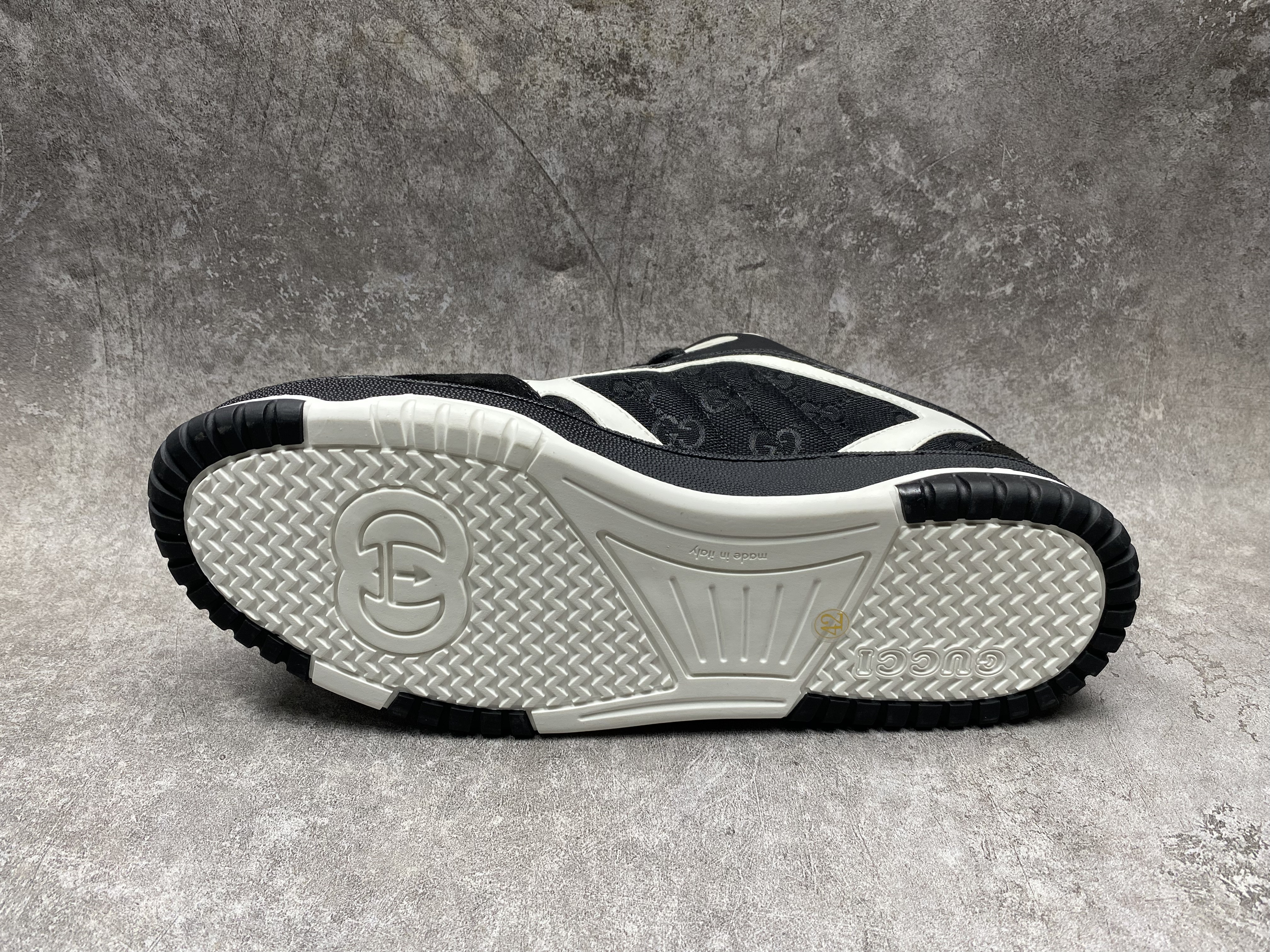 ua G*u*i re-web sneaker